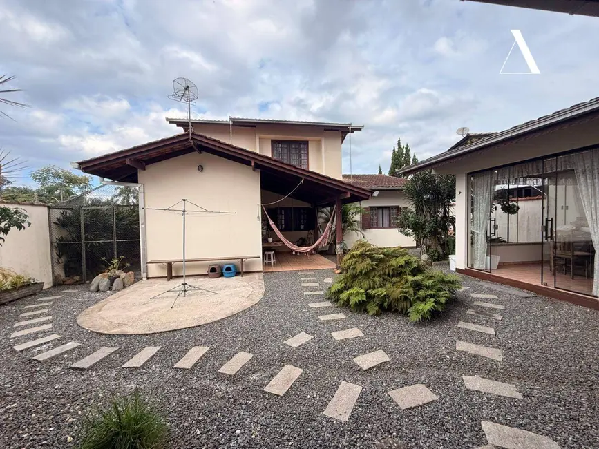 Foto 4 de Casa com 4 quartos à venda, 480m2 em Costa e Silva, Joinville - SC