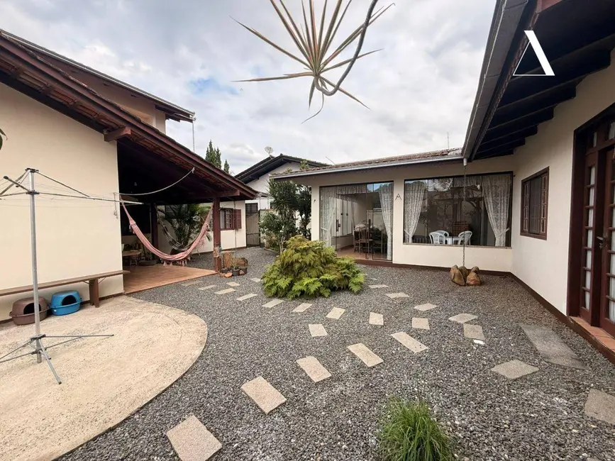 Foto 9 de Casa com 4 quartos à venda, 480m2 em Costa e Silva, Joinville - SC