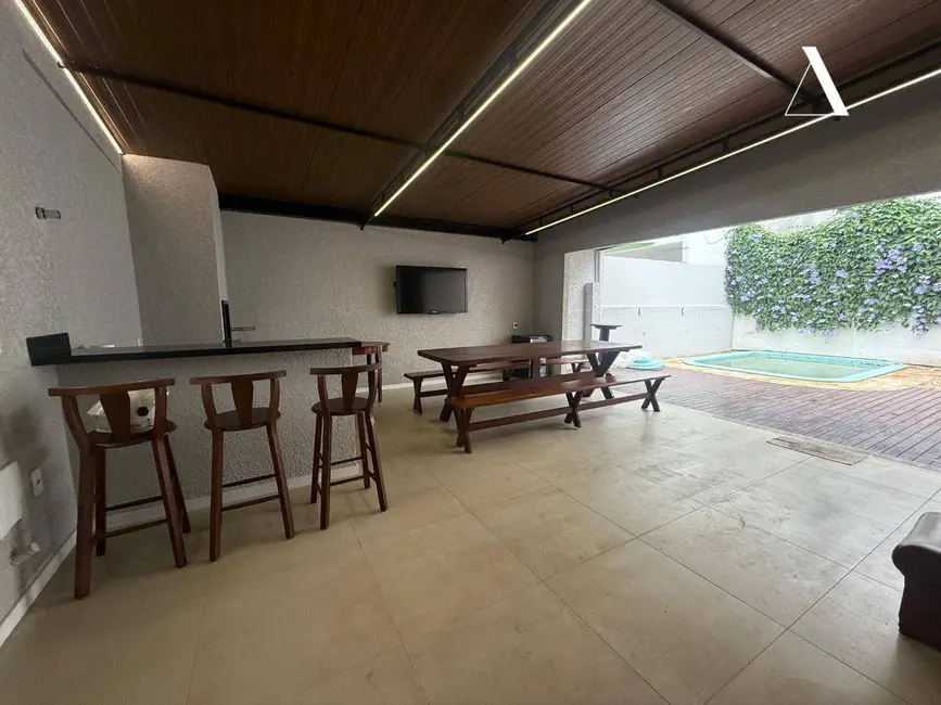 Foto 1 de Casa com 4 quartos à venda, 242m2 em América, Joinville - SC