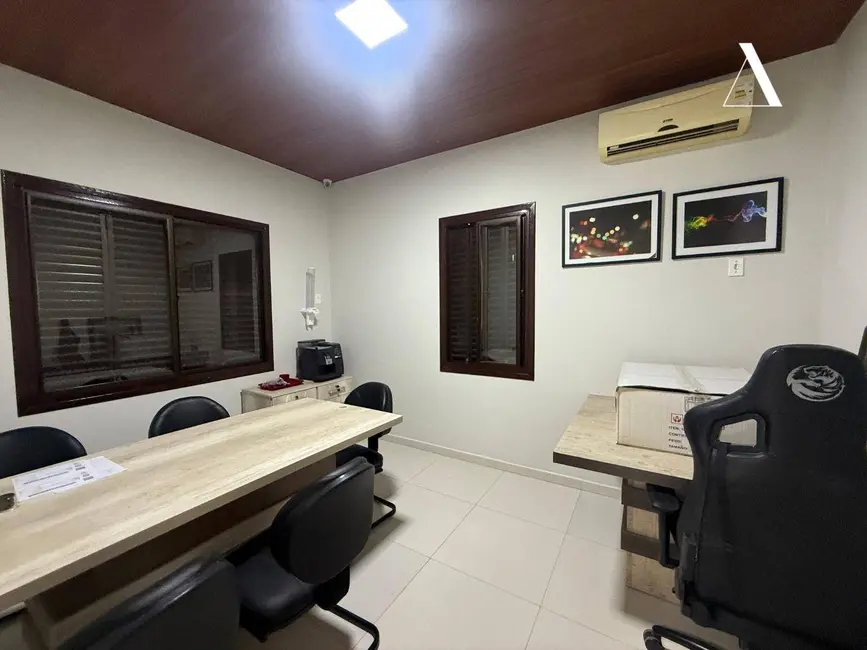 Foto 3 de Casa com 4 quartos à venda, 242m2 em América, Joinville - SC