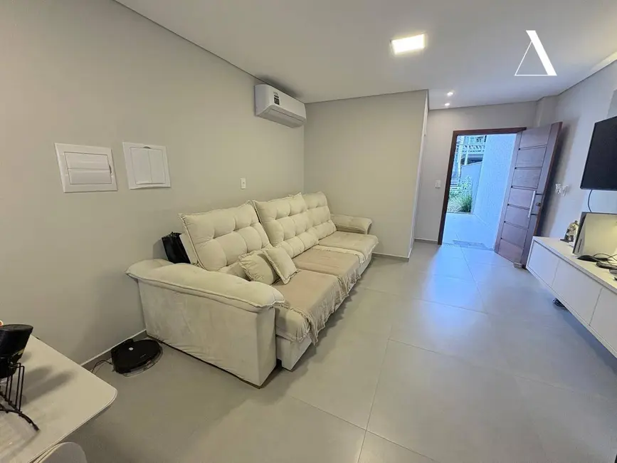 Foto 3 de Casa com 3 quartos à venda, 119m2 em Santo Antônio, Joinville - SC