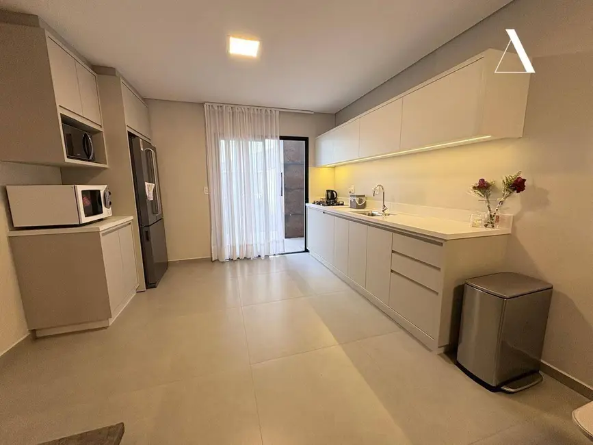 Foto 5 de Casa com 3 quartos à venda, 119m2 em Santo Antônio, Joinville - SC