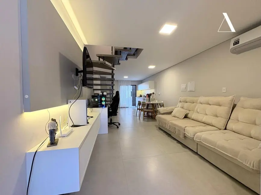 Foto 1 de Casa com 3 quartos à venda, 119m2 em Santo Antônio, Joinville - SC