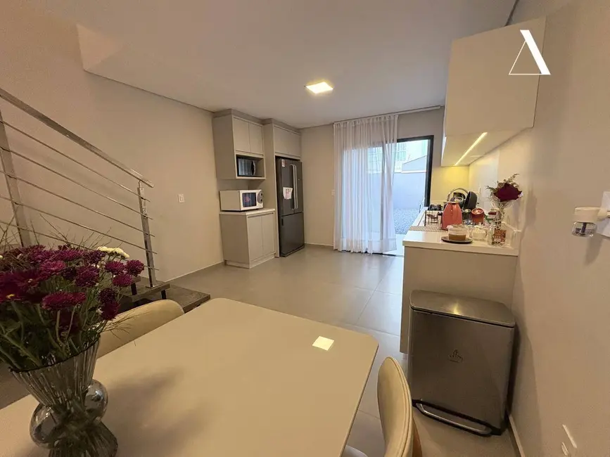 Foto 4 de Casa com 3 quartos à venda, 119m2 em Santo Antônio, Joinville - SC