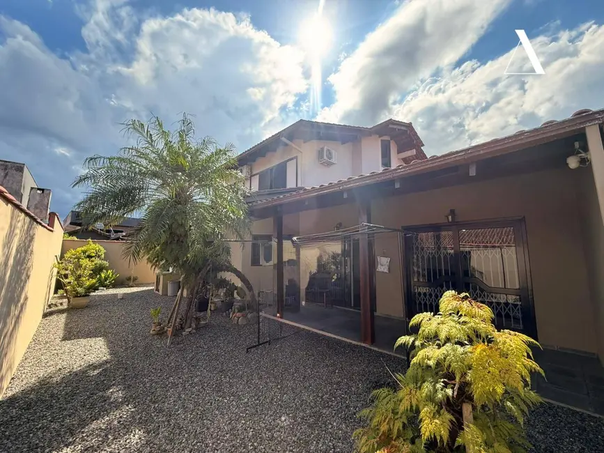 Foto 3 de Casa de Condomínio com 3 quartos à venda, 145m2 em Jardim Iririú, Joinville - SC