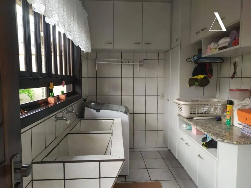 Casa de Condomínio com 3 quartos à venda, 145m2 em Jardim Iririú, Joinville - SC - imagem 8 Foto 8 de Casa de Condomínio com 3 quartos à venda, 145m2 em Jardim Iririú, Joinville - SC