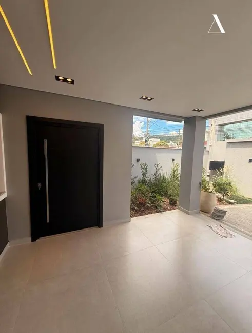 Foto 3 de Casa com 3 quartos à venda, 270m2 em Saguaçu, Joinville - SC