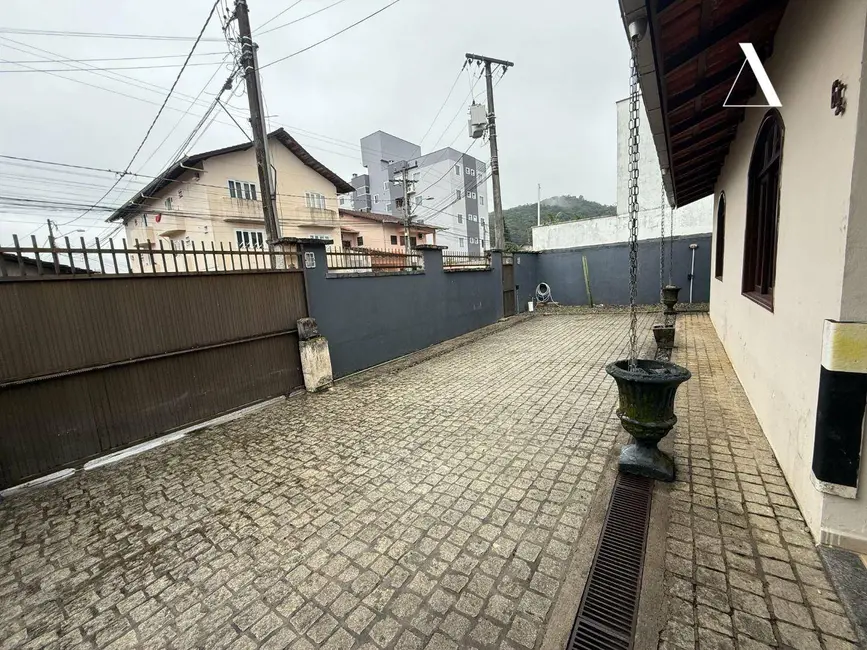 Foto 2 de Casa com 4 quartos à venda, 621m2 em Iririú, Joinville - SC