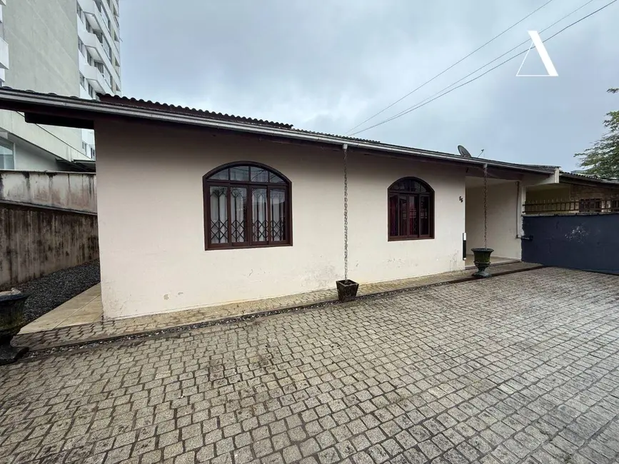 Foto 1 de Casa com 4 quartos à venda, 621m2 em Iririú, Joinville - SC