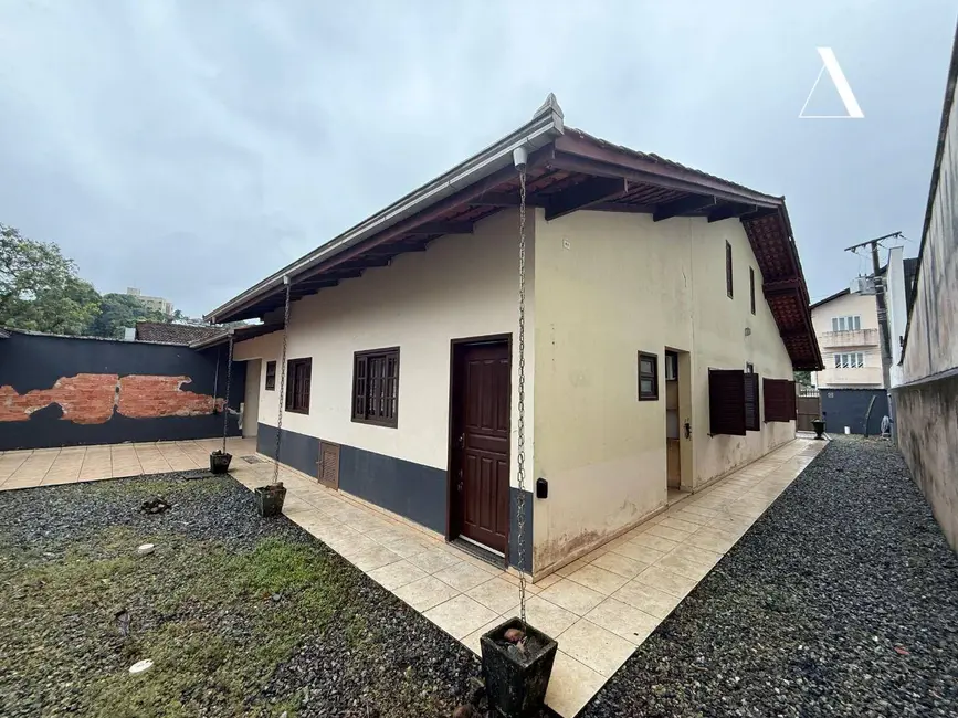 Foto 3 de Casa com 4 quartos à venda, 621m2 em Iririú, Joinville - SC