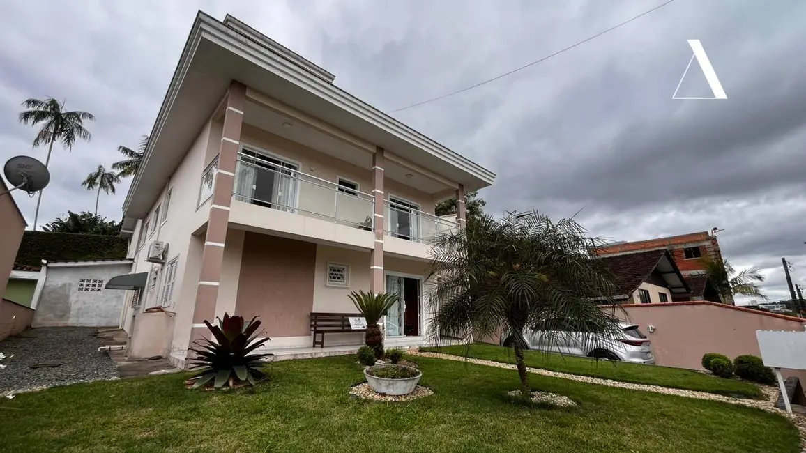 Foto 1 de Casa com 4 quartos à venda, 570m2 em São Marcos, Joinville - SC