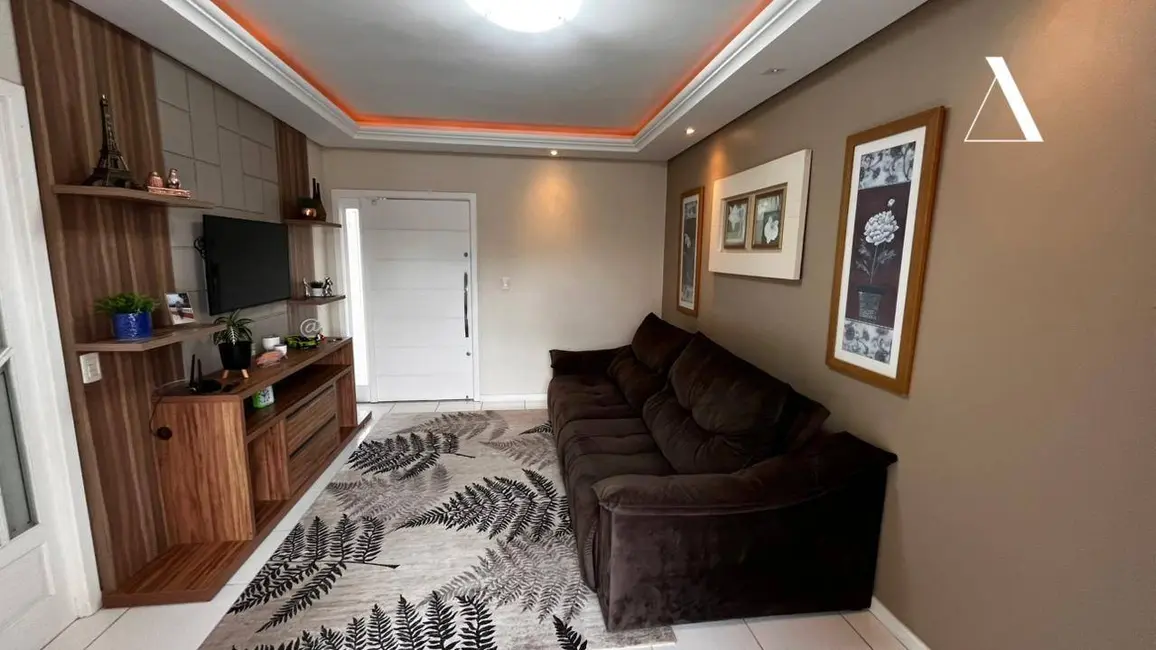 Foto 3 de Casa com 4 quartos à venda, 570m2 em São Marcos, Joinville - SC