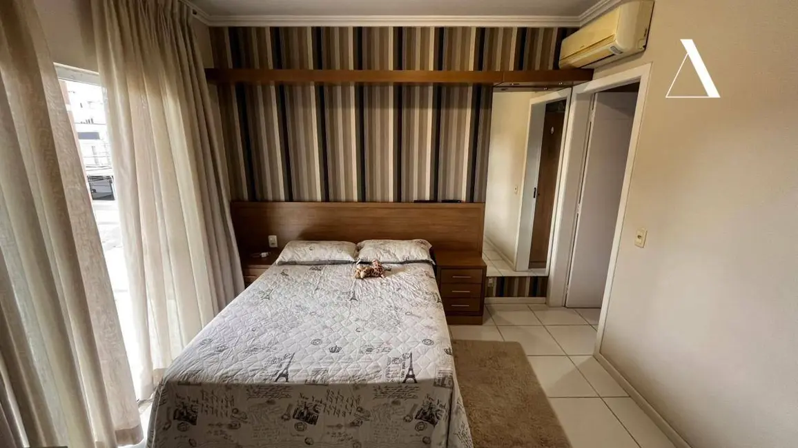 Foto 9 de Casa com 4 quartos à venda, 570m2 em São Marcos, Joinville - SC