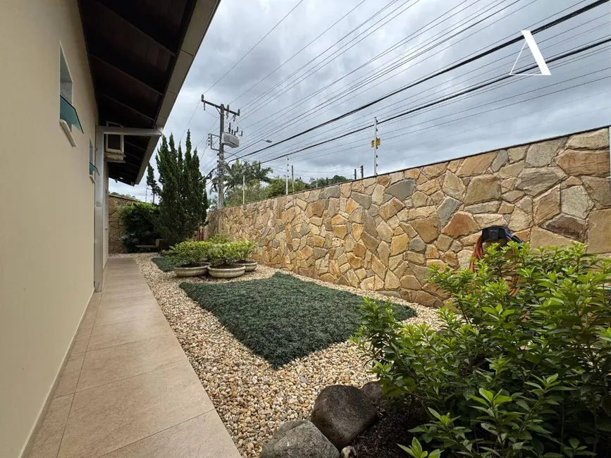 Foto 3 de Casa com 4 quartos à venda, 291m2 em Anita Garibaldi, Joinville - SC