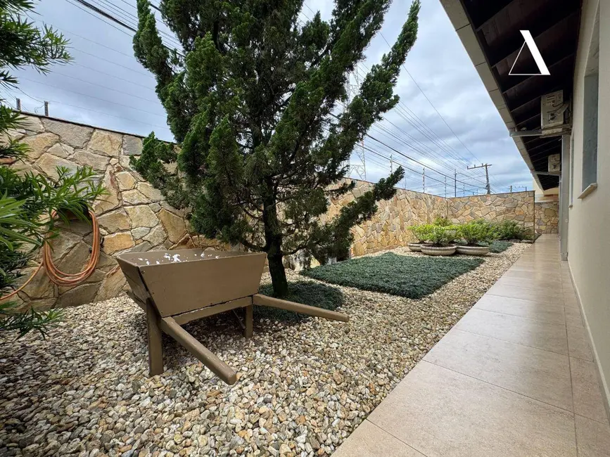 Foto 4 de Casa com 4 quartos à venda, 291m2 em Anita Garibaldi, Joinville - SC