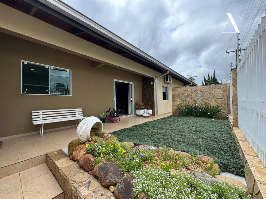 Foto 1 de Casa com 4 quartos à venda, 291m2 em Anita Garibaldi, Joinville - SC