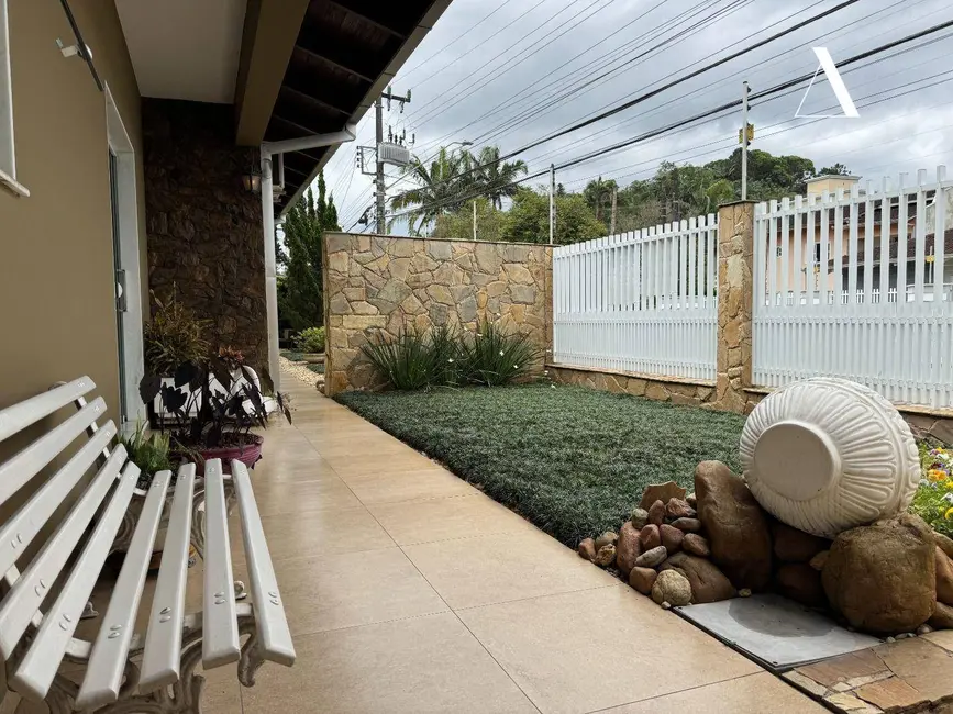 Foto 2 de Casa com 4 quartos à venda, 291m2 em Anita Garibaldi, Joinville - SC