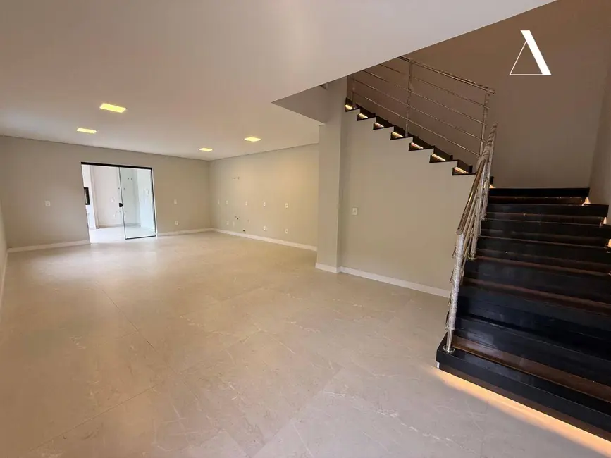 Casa de Condomínio com 3 quartos à venda, 199m2 em América, Joinville - SC - imagem 8 Foto 8 de Casa de Condomínio com 3 quartos à venda, 199m2 em América, Joinville - SC