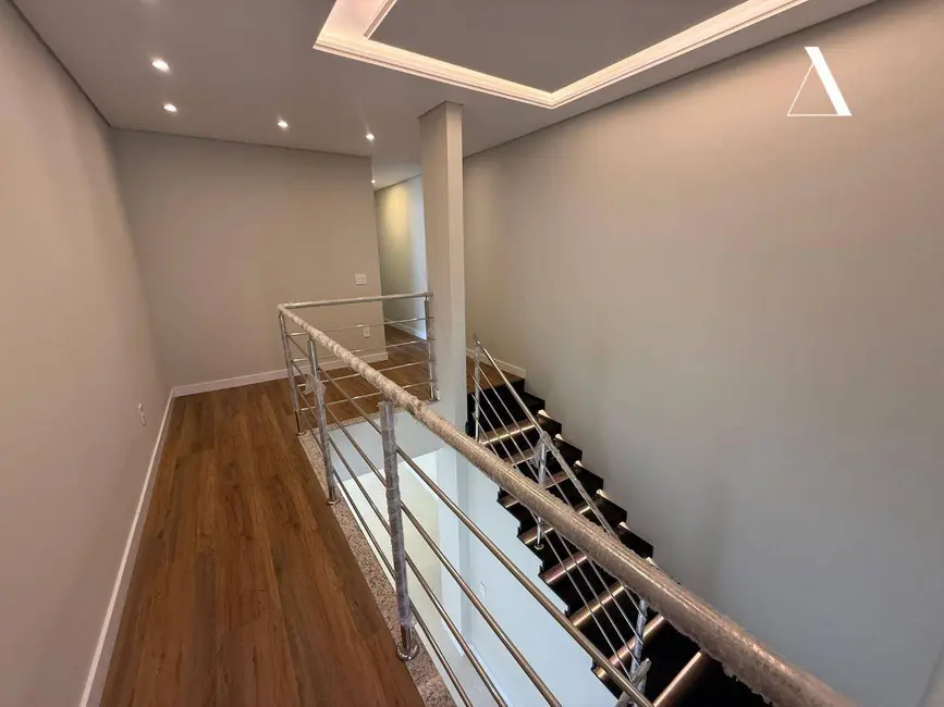 Casa de Condomínio com 3 quartos à venda, 199m2 em América, Joinville - SC - imagem 9 Foto 9 de Casa de Condomínio com 3 quartos à venda, 199m2 em América, Joinville - SC