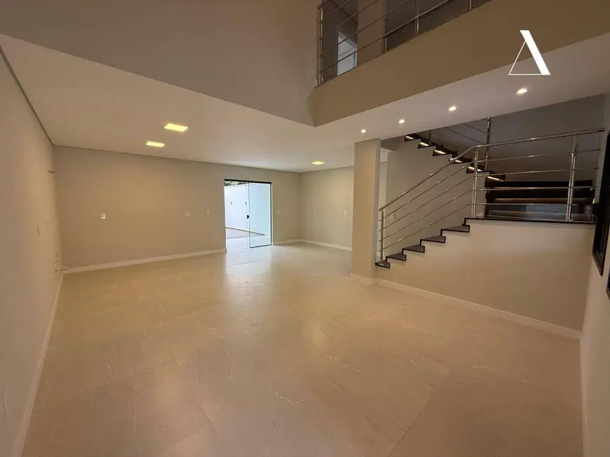 Casa de Condomínio com 3 quartos à venda, 205m2 em América, Joinville - SC - imagem 2 Foto 2 de Casa de Condomínio com 3 quartos à venda, 205m2 em América, Joinville - SC