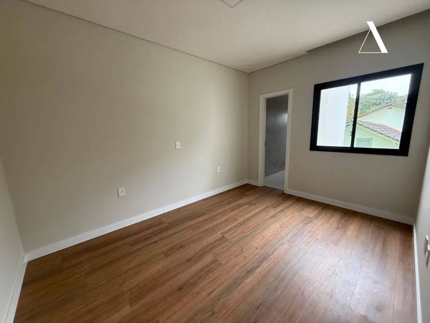 Casa de Condomínio com 3 quartos à venda, 205m2 em América, Joinville - SC - imagem 8 Foto 8 de Casa de Condomínio com 3 quartos à venda, 205m2 em América, Joinville - SC