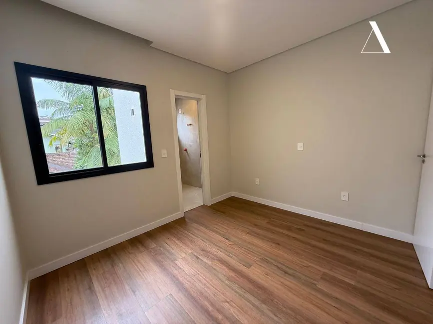 Casa de Condomínio com 3 quartos à venda, 205m2 em América, Joinville - SC - imagem 7 Foto 7 de Casa de Condomínio com 3 quartos à venda, 205m2 em América, Joinville - SC