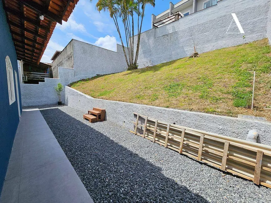 Casa com 3 quartos à venda, 466m2 em Guanabara, Joinville - SC - imagem 4 Foto 4 de Casa com 3 quartos à venda, 466m2 em Guanabara, Joinville - SC