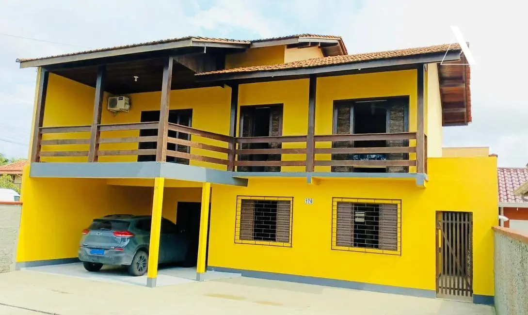 Foto 1 de Casa com 4 quartos à venda, 360m2 em Balneario Barra Do Sul - SC