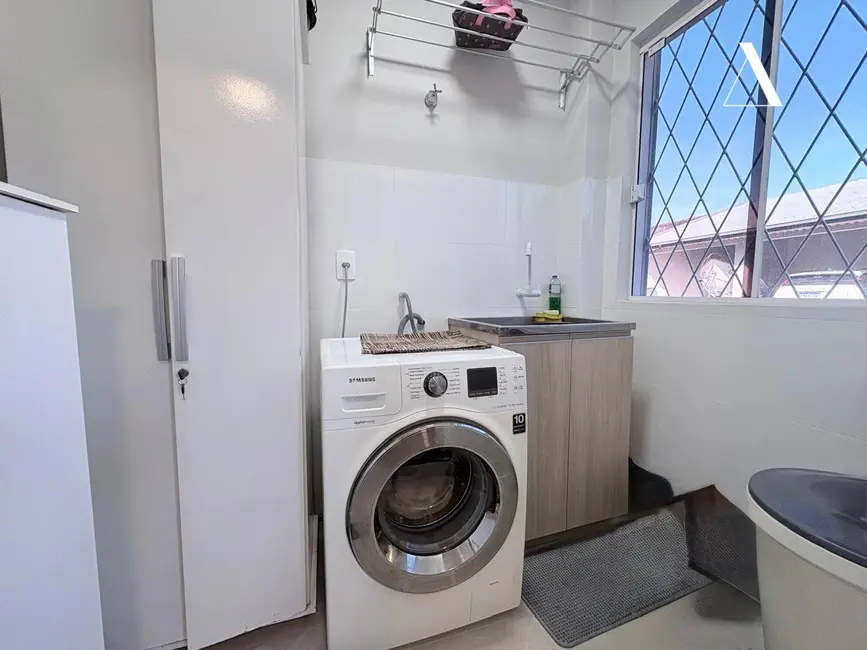 Foto 9 de Casa com 3 quartos à venda, 480m2 em Petrópolis, Joinville - SC