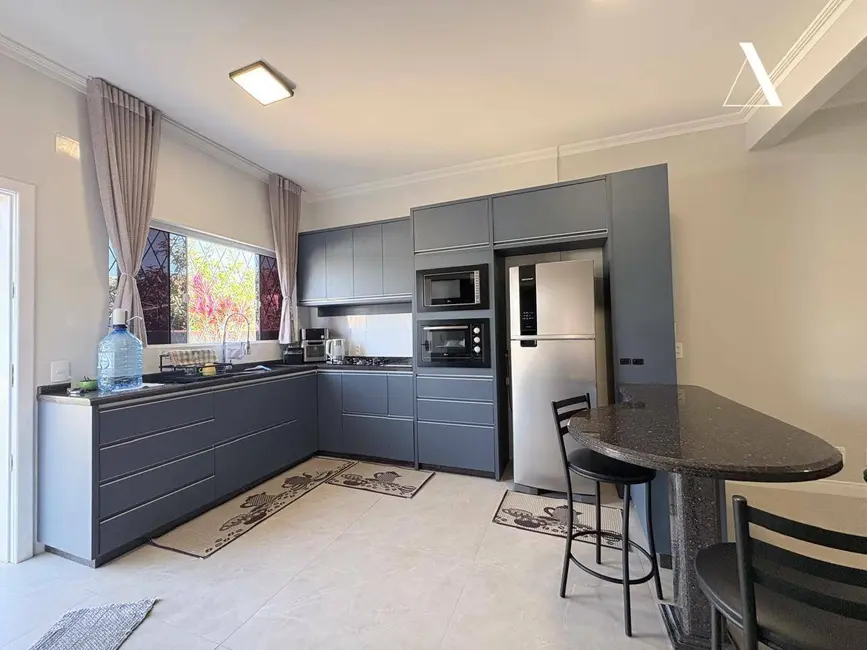 Foto 7 de Casa com 3 quartos à venda, 480m2 em Petrópolis, Joinville - SC