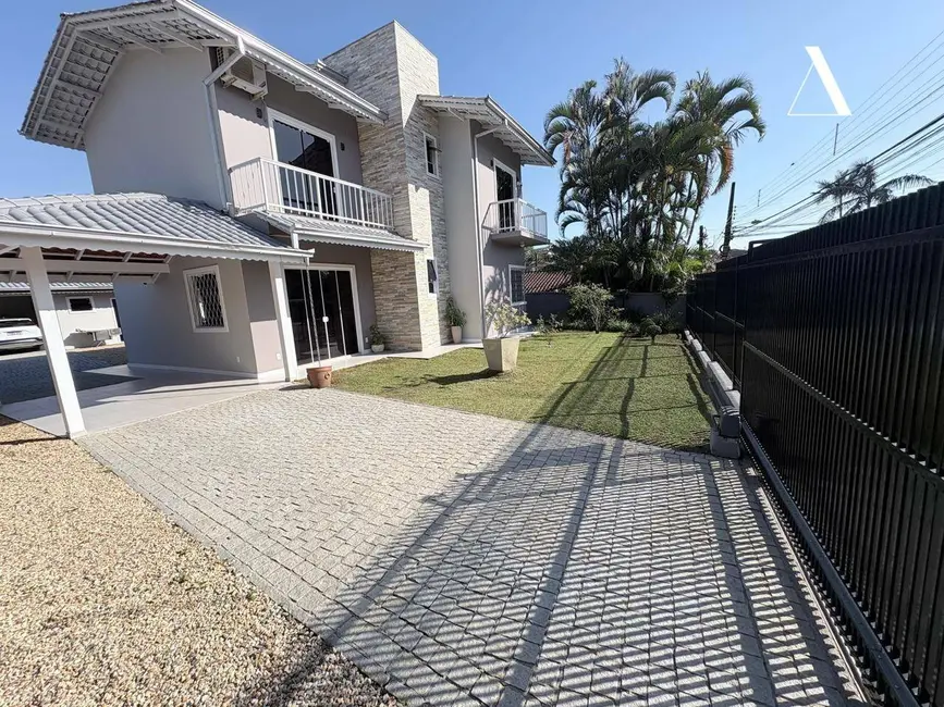 Foto 1 de Casa com 3 quartos à venda, 480m2 em Petrópolis, Joinville - SC