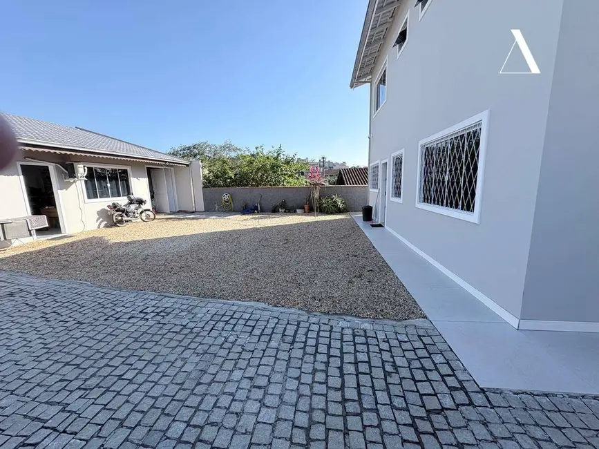 Foto 3 de Casa com 3 quartos à venda, 480m2 em Petrópolis, Joinville - SC