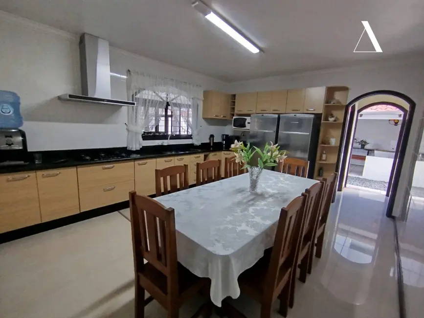 Foto 8 de Casa com 3 quartos à venda, 360m2 em Jardim Iririú, Joinville - SC