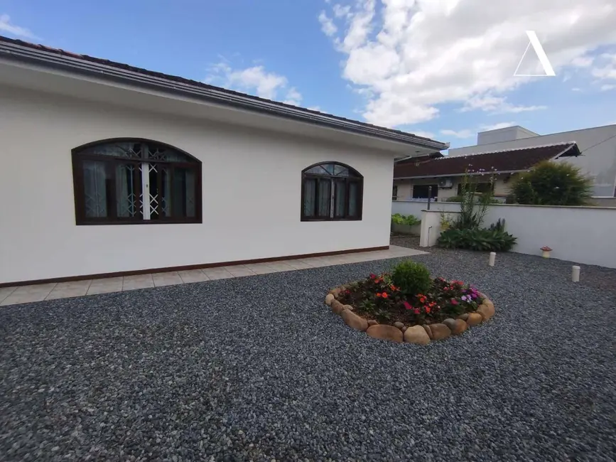 Foto 1 de Casa com 3 quartos à venda, 360m2 em Jardim Iririú, Joinville - SC