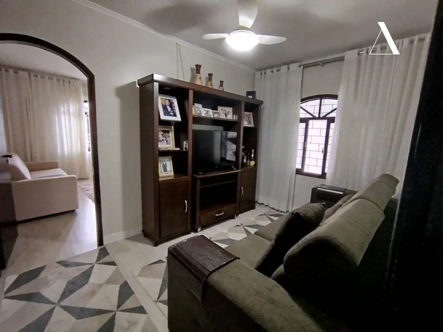 Foto 3 de Casa com 3 quartos à venda, 360m2 em Jardim Iririú, Joinville - SC