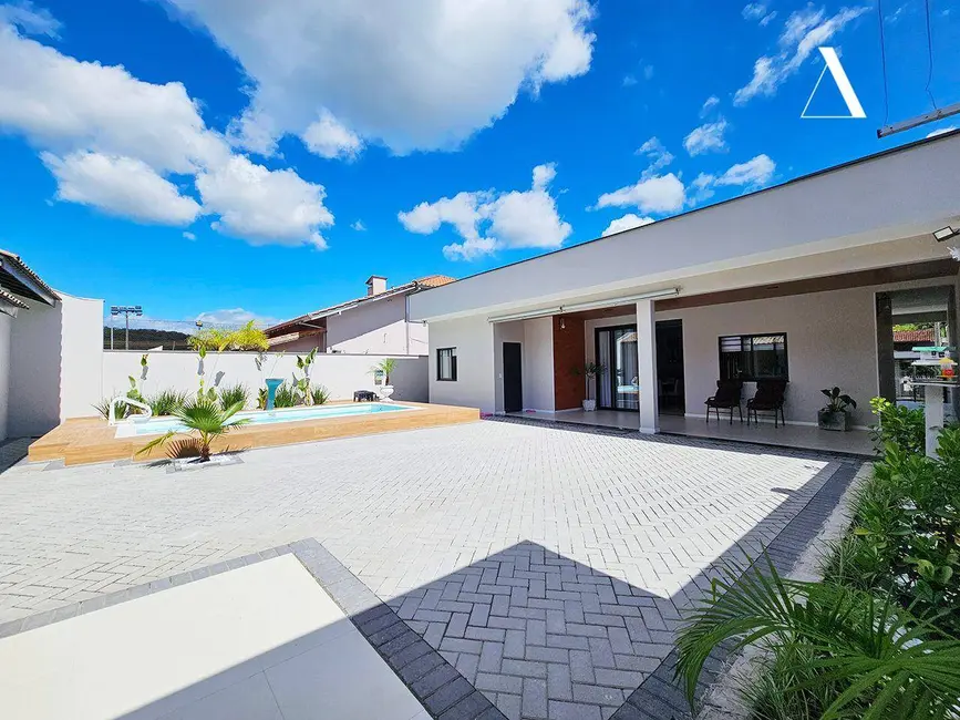 Foto 3 de Casa com 4 quartos à venda, 518m2 em Glória, Joinville - SC