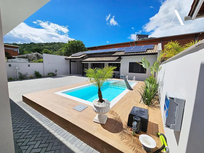 Foto 1 de Casa com 4 quartos à venda, 518m2 em Glória, Joinville - SC