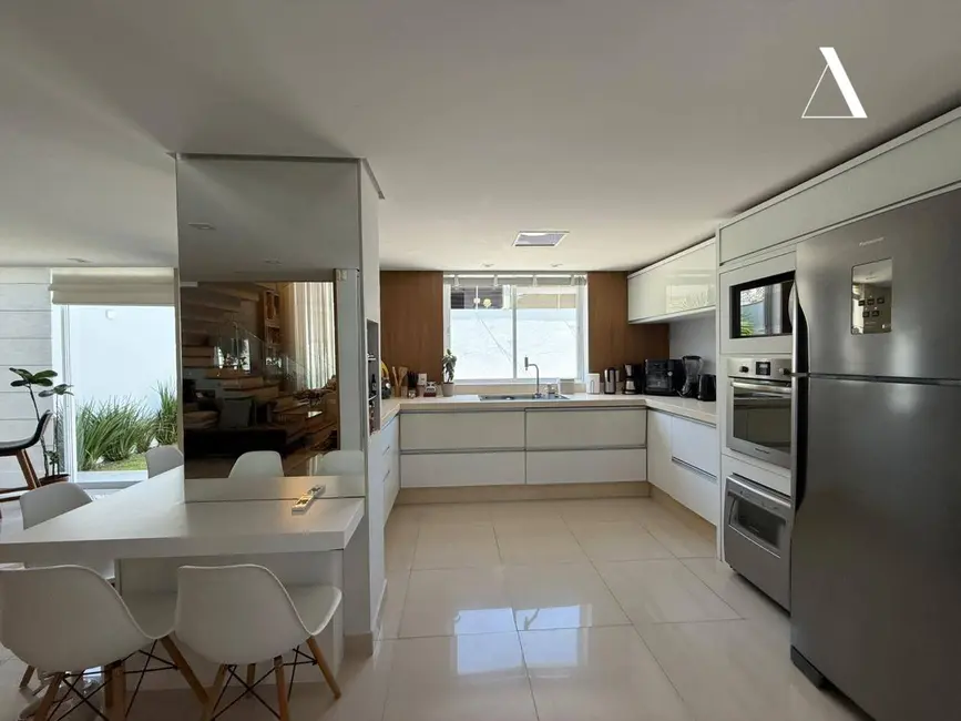 Foto 8 de Casa de Condomínio com 3 quartos à venda, 235m2 em Glória, Joinville - SC