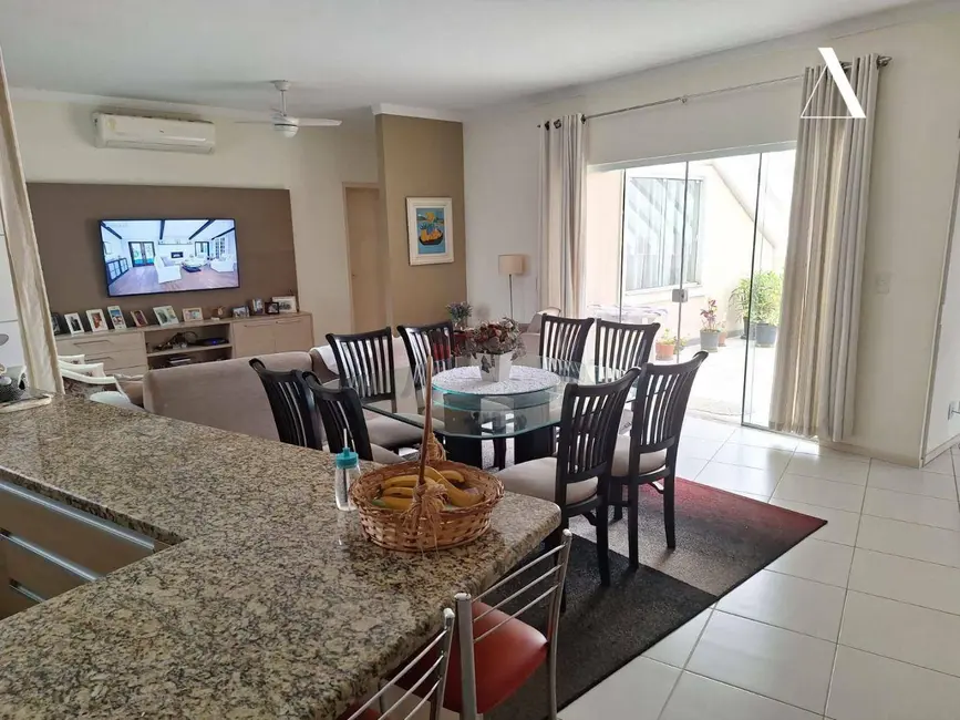 Foto 2 de Casa com 11 quartos à venda, 533m2 em Boa Vista, Joinville - SC