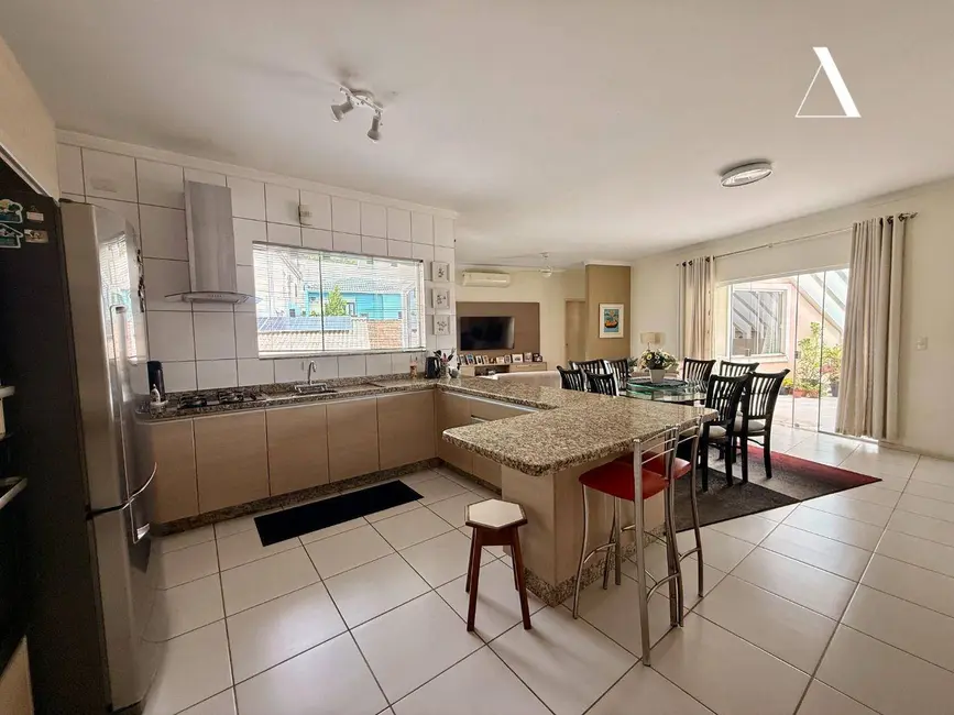 Foto 4 de Casa com 11 quartos à venda, 533m2 em Boa Vista, Joinville - SC