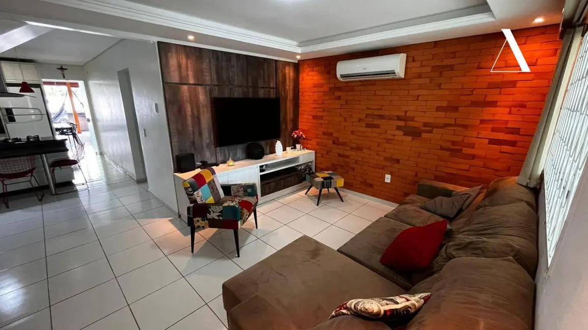 Foto 3 de Casa com 4 quartos à venda, 195m2 em Costa e Silva, Joinville - SC