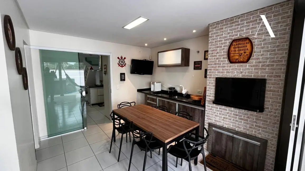 Foto 1 de Casa com 4 quartos à venda, 195m2 em Costa e Silva, Joinville - SC