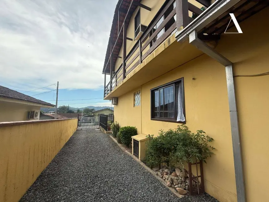 Foto 9 de Casa com 3 quartos à venda, 360m2 em João Costa, Joinville - SC