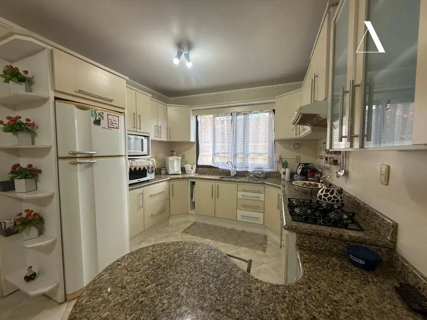 Foto 5 de Casa com 3 quartos à venda, 360m2 em João Costa, Joinville - SC