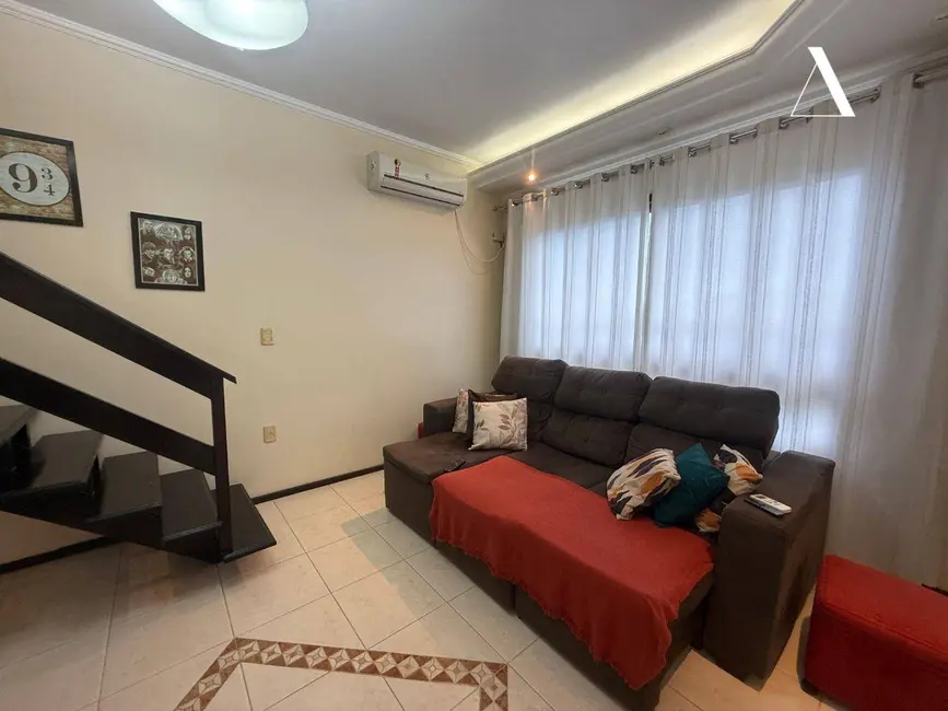 Foto 4 de Casa com 3 quartos à venda, 360m2 em João Costa, Joinville - SC
