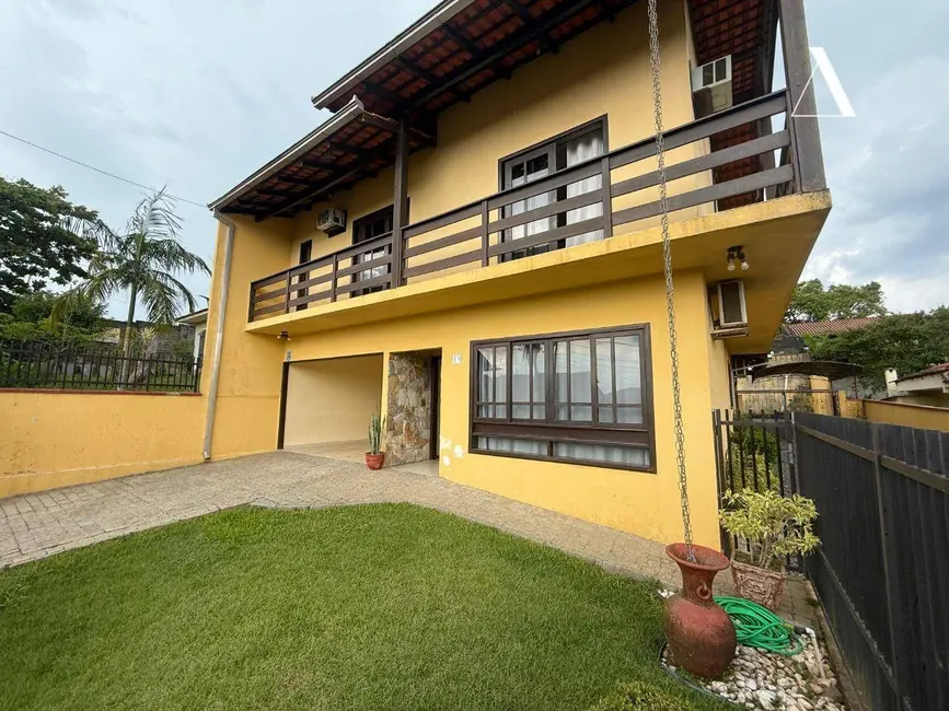 Foto 1 de Casa com 3 quartos à venda, 360m2 em João Costa, Joinville - SC