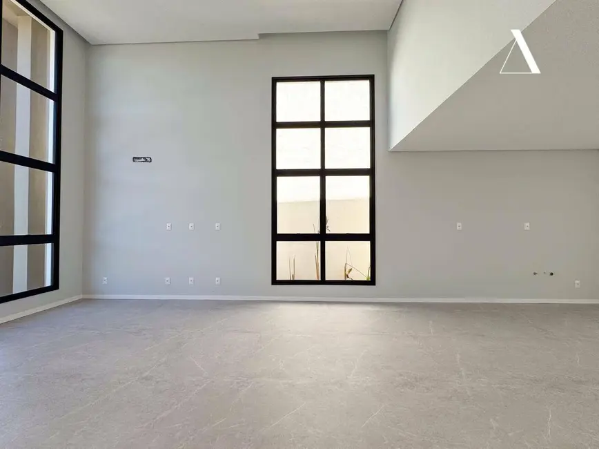 Foto 8 de Casa com 3 quartos à venda, 360m2 em Iririú, Joinville - SC