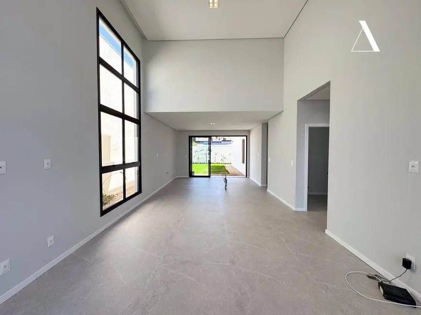 Foto 7 de Casa com 3 quartos à venda, 360m2 em Iririú, Joinville - SC