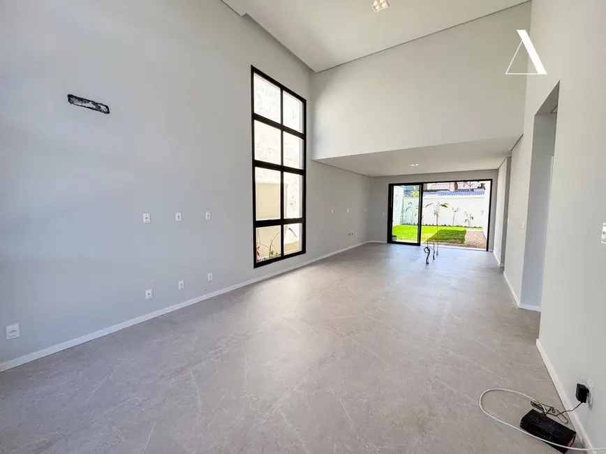 Foto 6 de Casa com 3 quartos à venda, 360m2 em Iririú, Joinville - SC