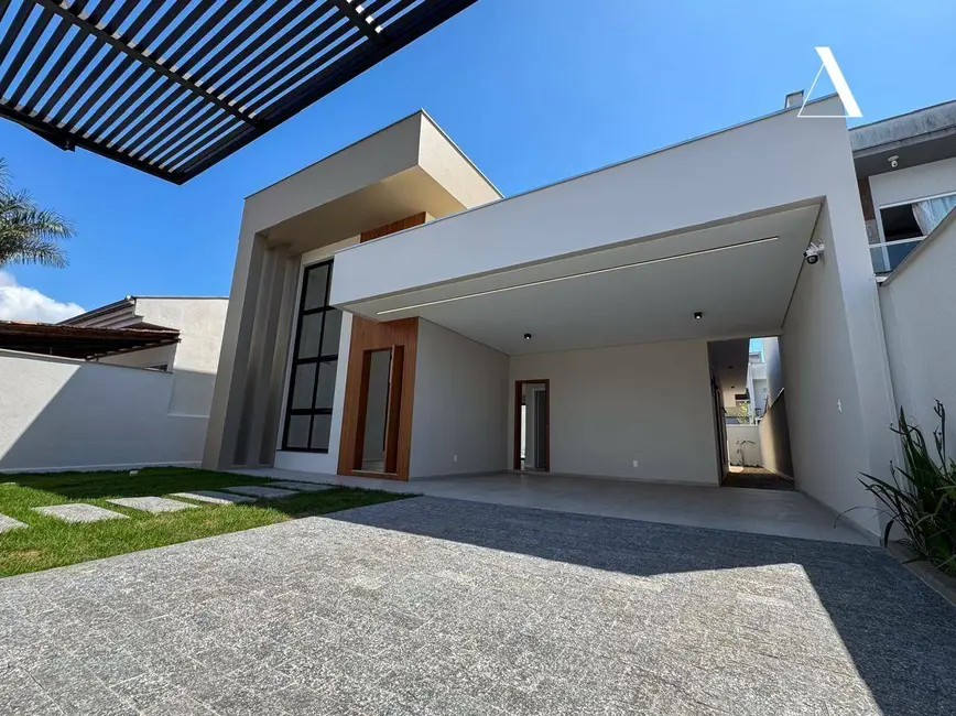 Foto 1 de Casa com 3 quartos à venda, 360m2 em Iririú, Joinville - SC